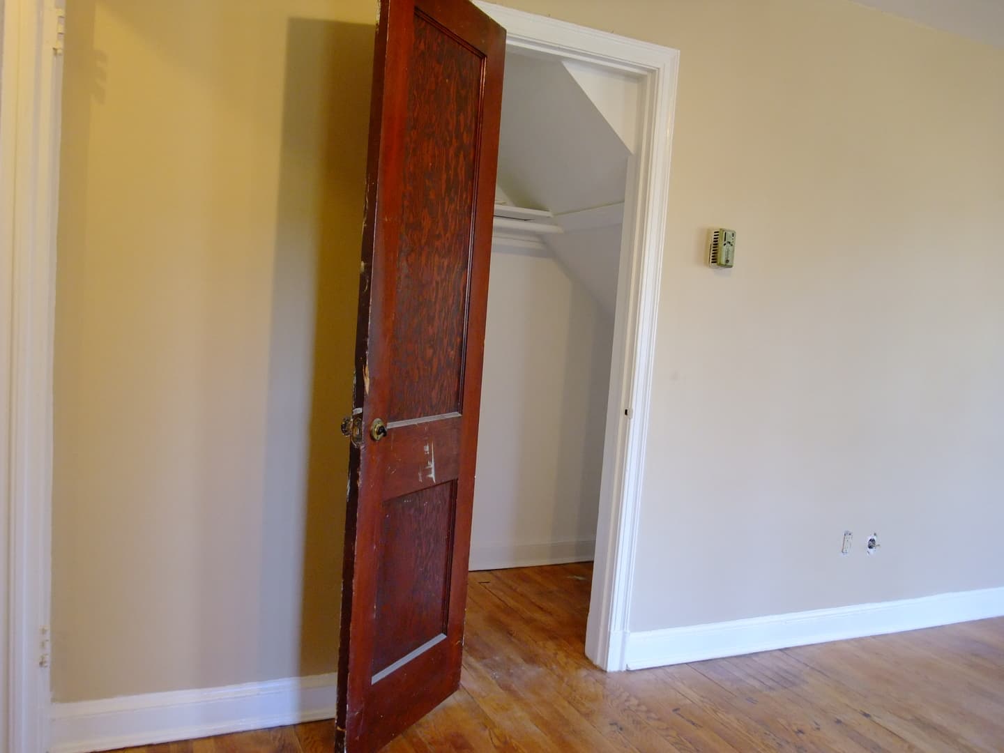 Takoma Park Apartment: 907 Wabash Ave