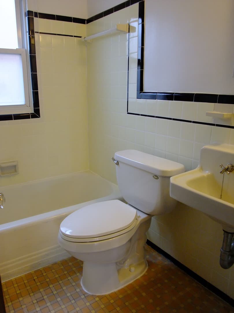 Takoma Park Apartment: 907 Wabash Ave