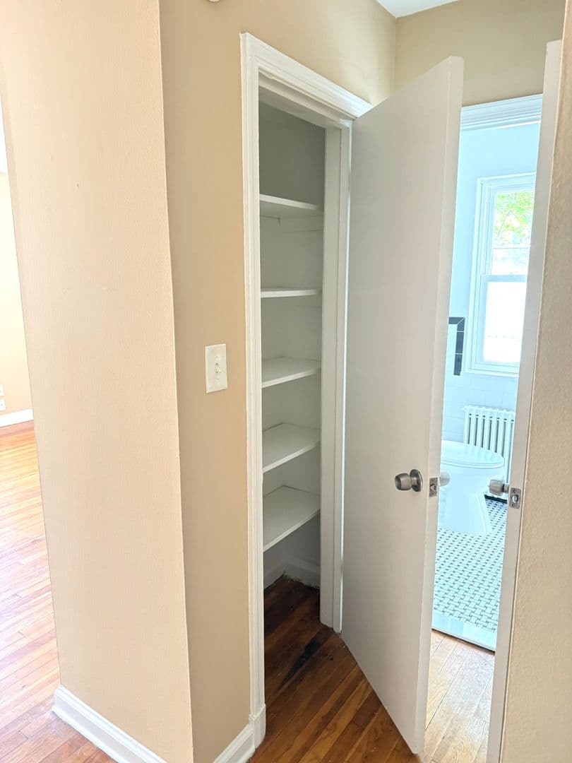 Brentwood Apartment: 4108 40th St.