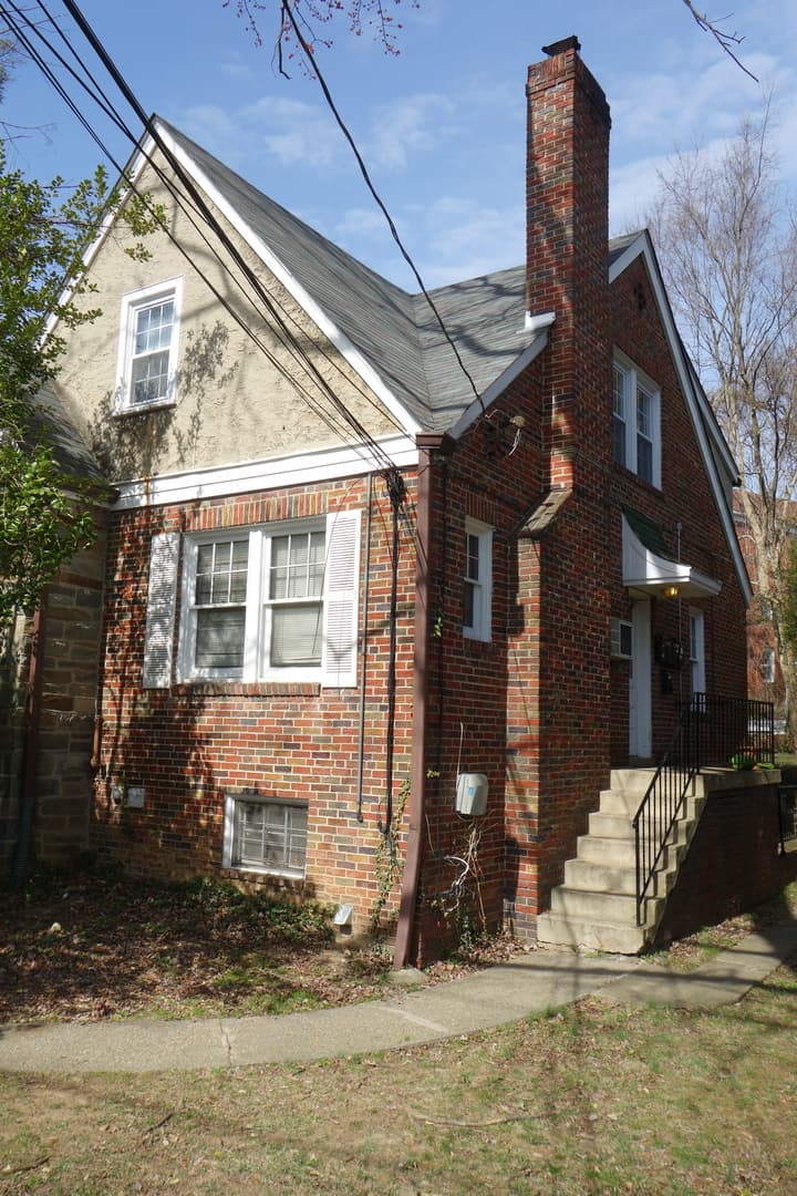 Takoma Park Apartment: 806 Houston Ave