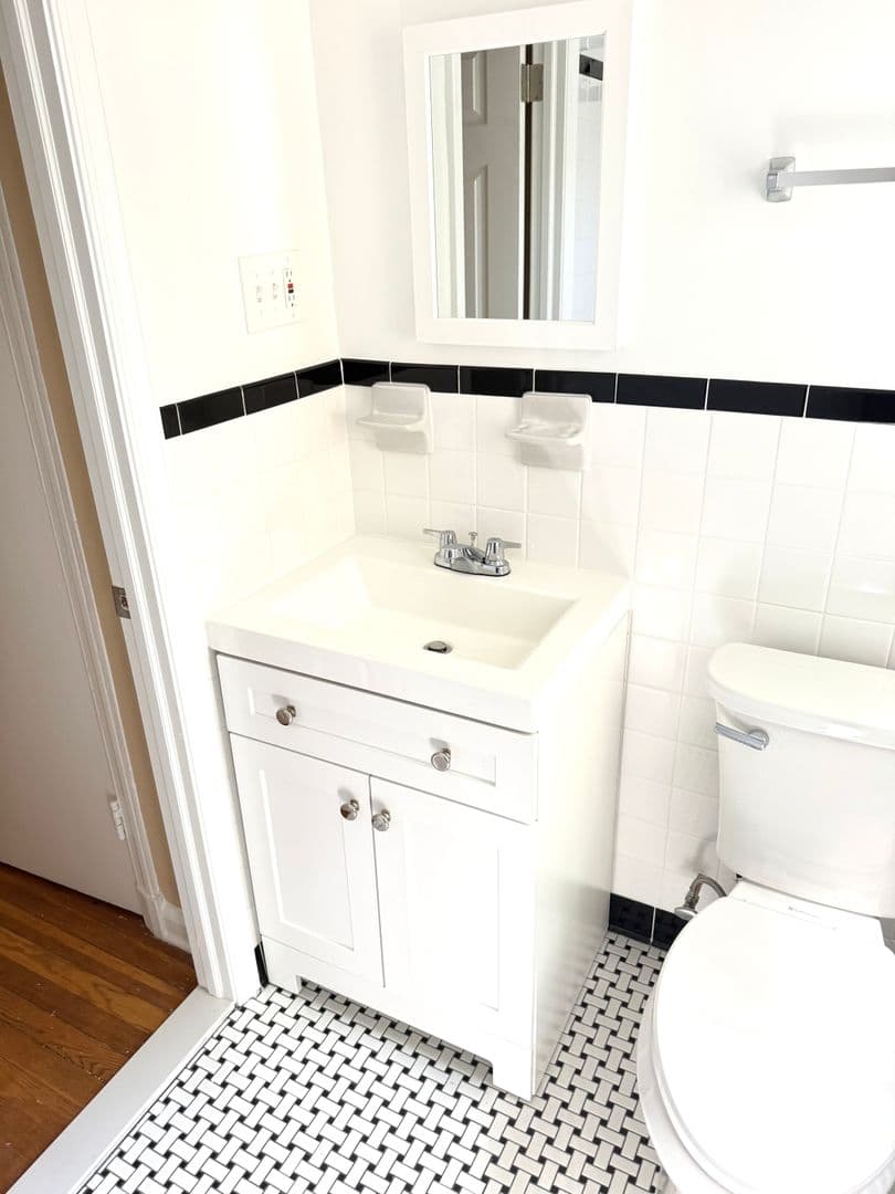 Brentwood Apartment: 4108 40th St.