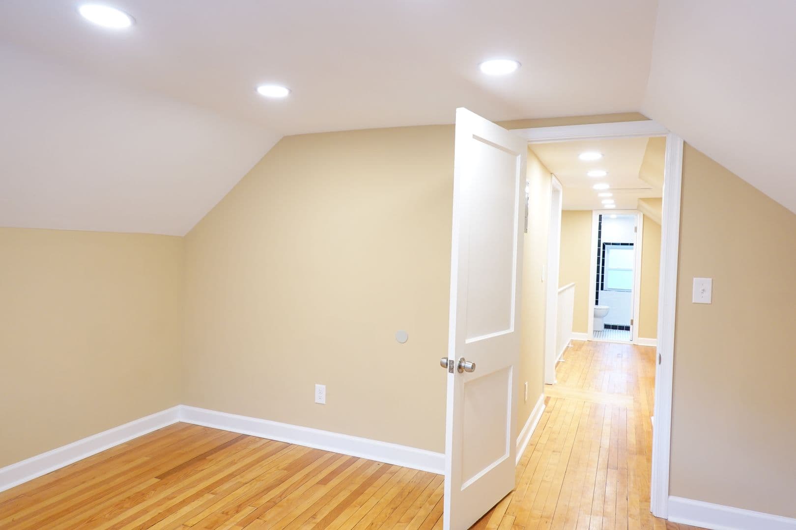 Takoma Park Apartment: 8220 Greenwood Ave