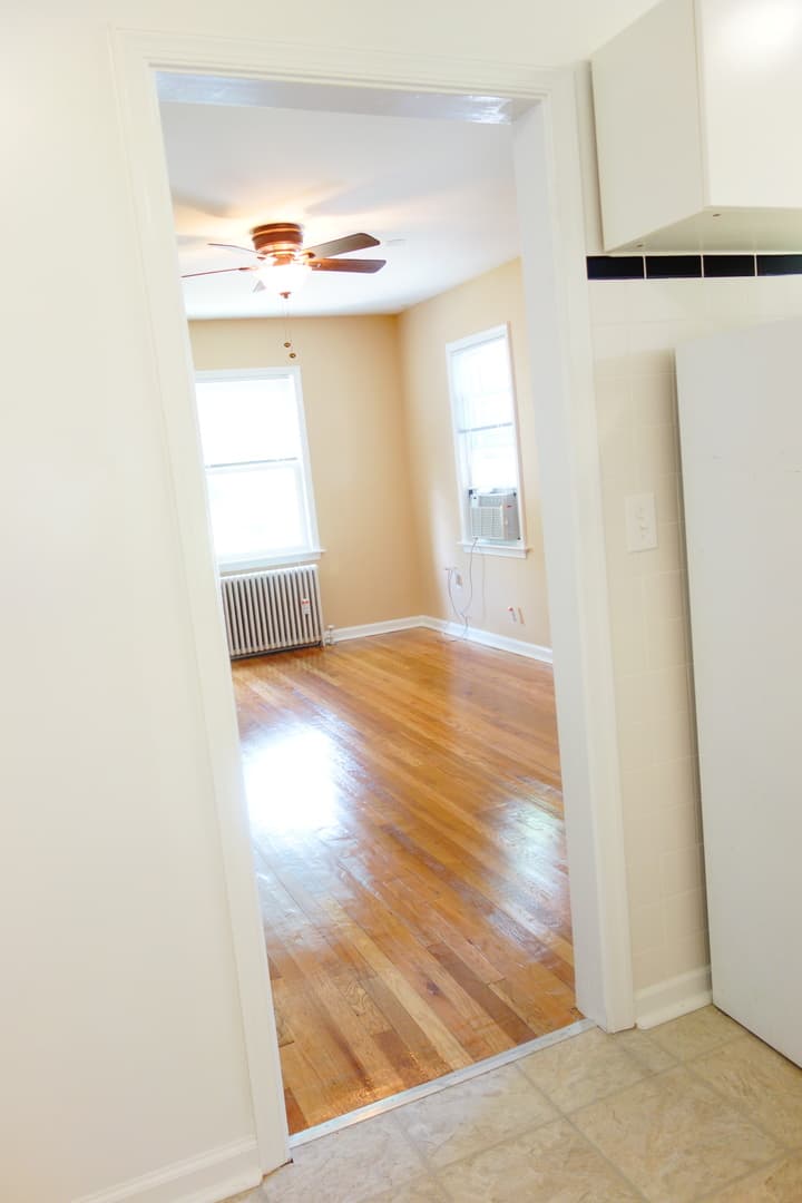 Takoma Park Apartment: 8401 Flower Ave