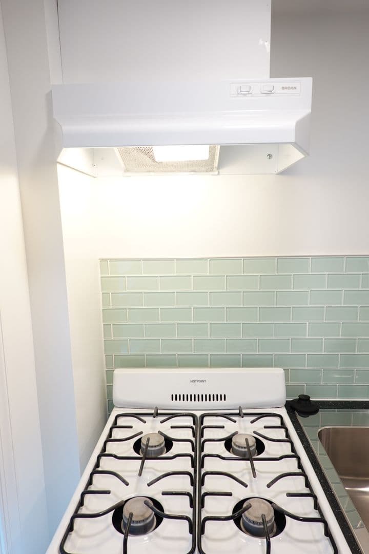 Takoma Park Apartment: 8220 Greenwood Ave