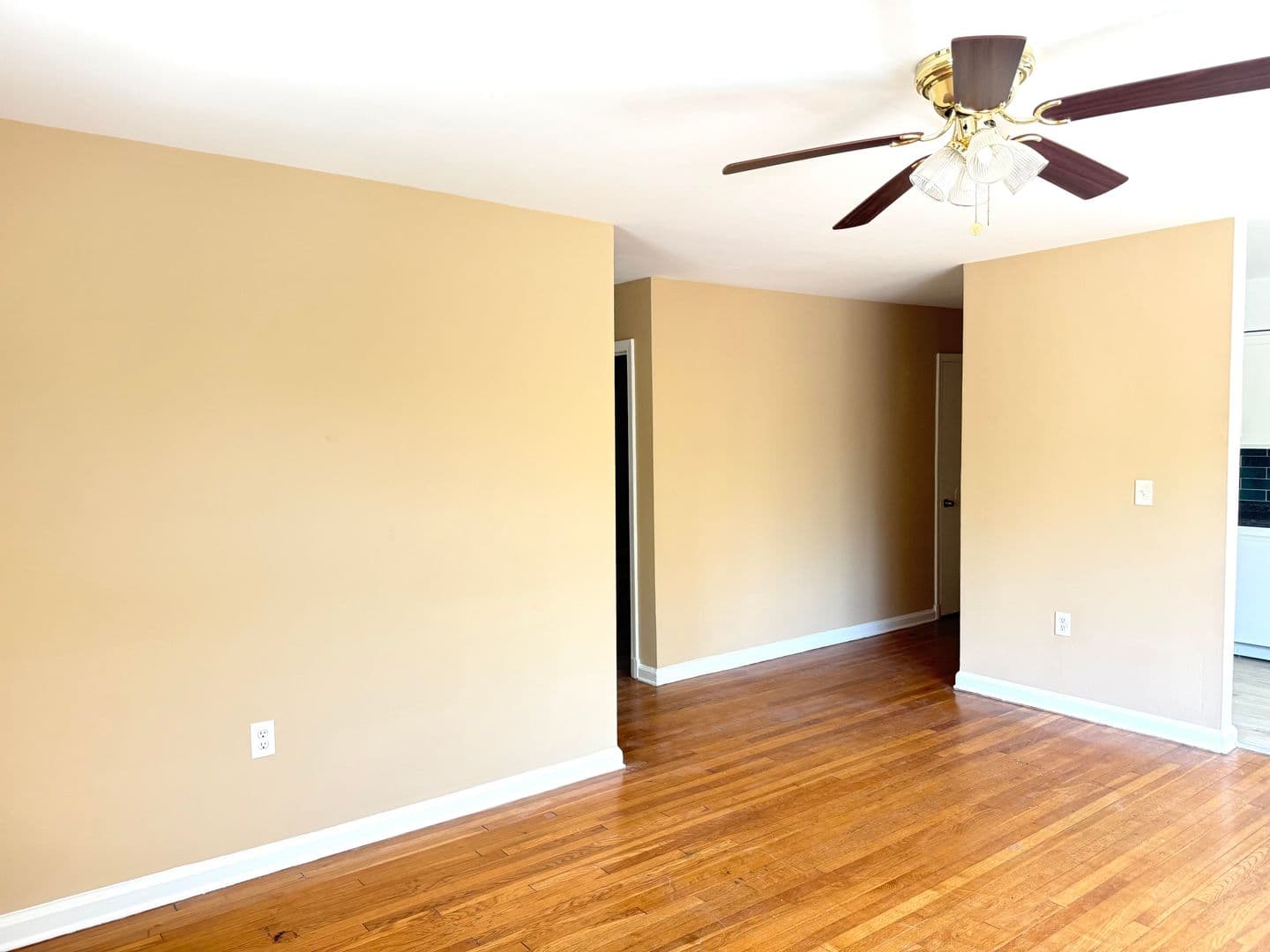 Brentwood Apartment: 4108 40th St.