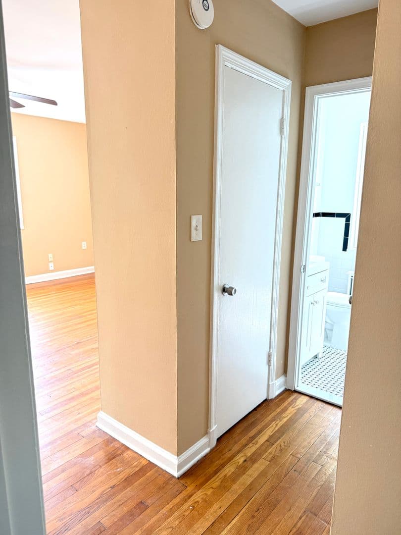 Brentwood Apartment: 4108 40th St.