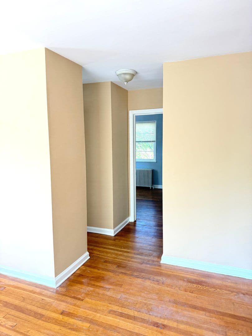 Brentwood Apartment: 4108 40th St.