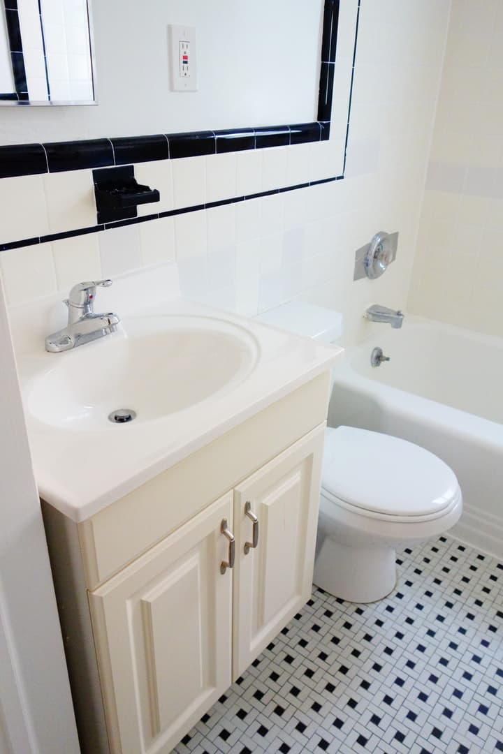 Takoma Park Apartment: 8105 Greenwood Ave