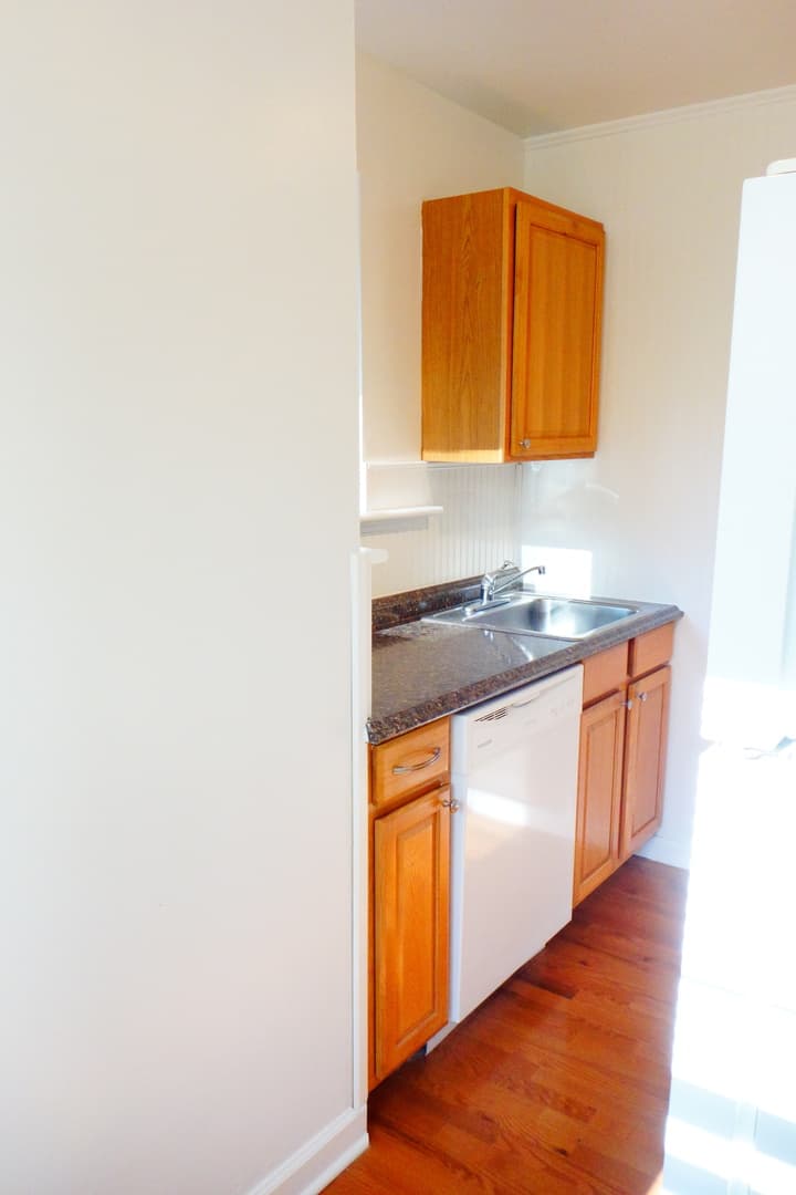 Takoma Park Apartment: 8400 Greenwood Ave