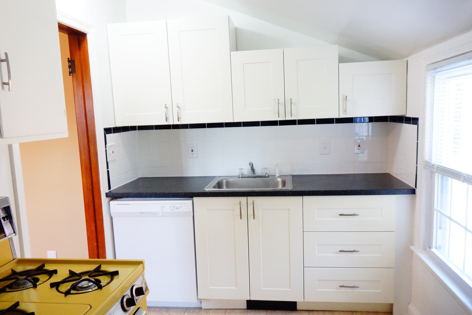 Takoma Park Apartment: 806 Houston Ave