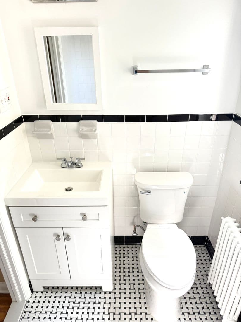 Brentwood Apartment: 4108 40th St.