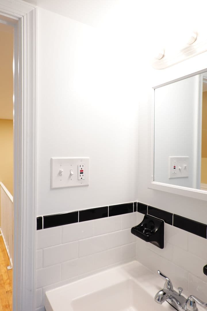 Takoma Park Apartment: 8220 Greenwood Ave