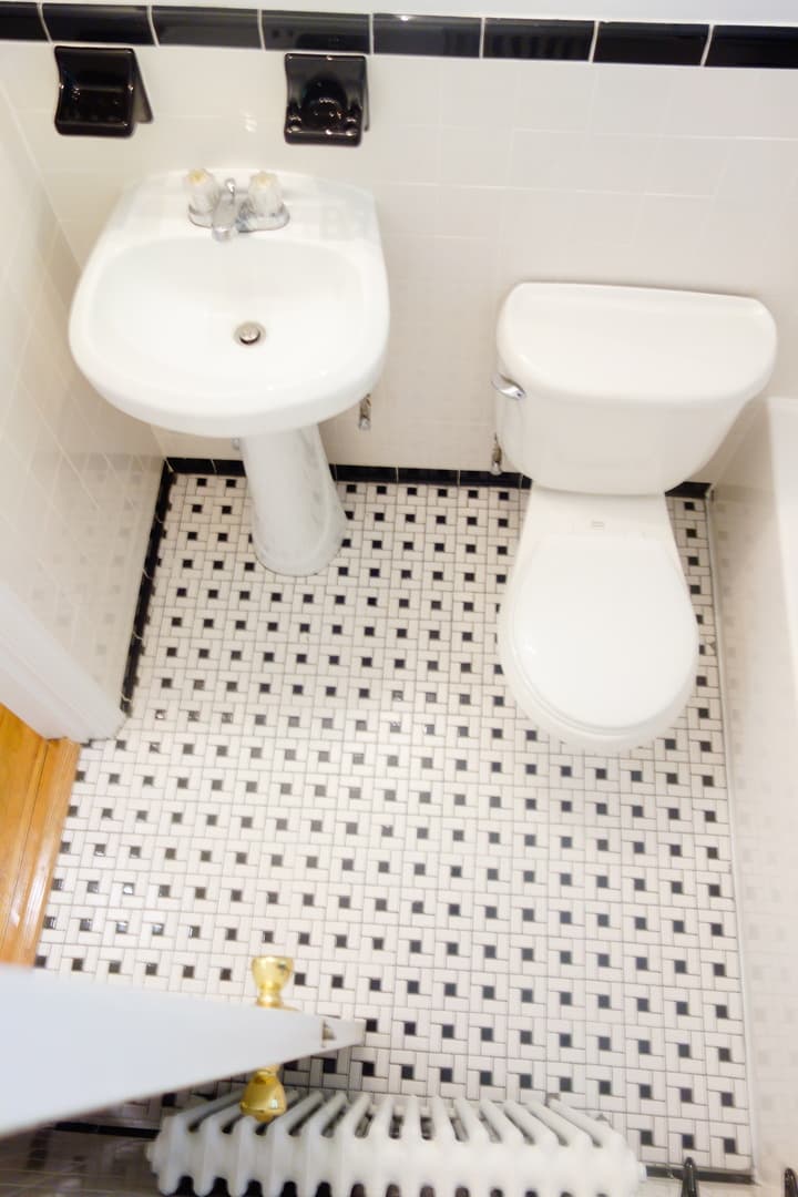 Takoma Park Apartment: 8401 Flower Ave