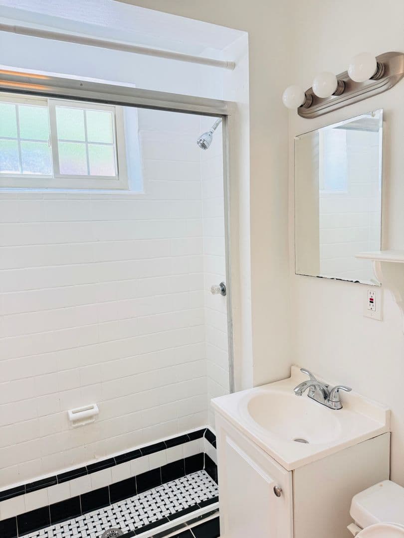 Silver Spring Apartment: 8715 Plymouth St