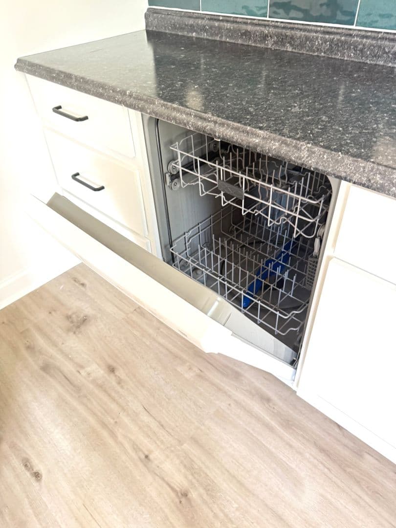 Brentwood Apartment: 4108 40th St.