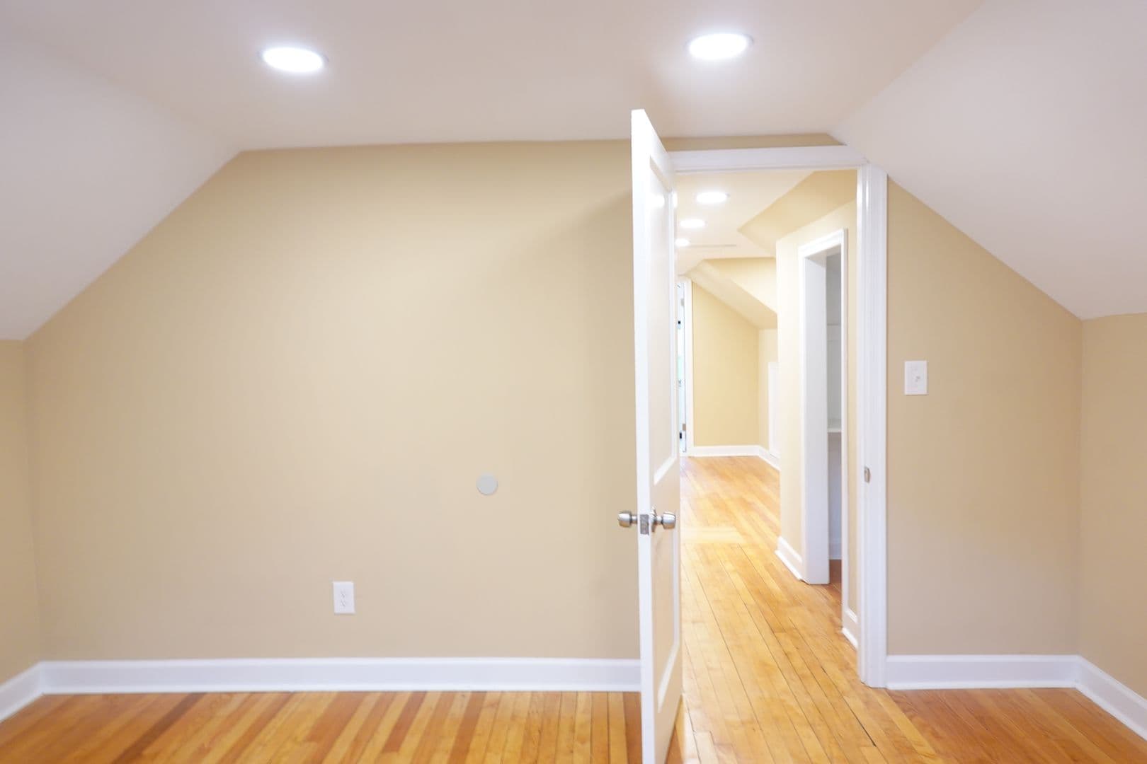Takoma Park Apartment: 8220 Greenwood Ave