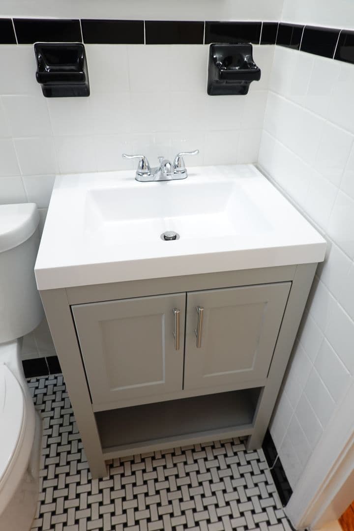 Takoma Park Apartment: 8310 Garland Ave