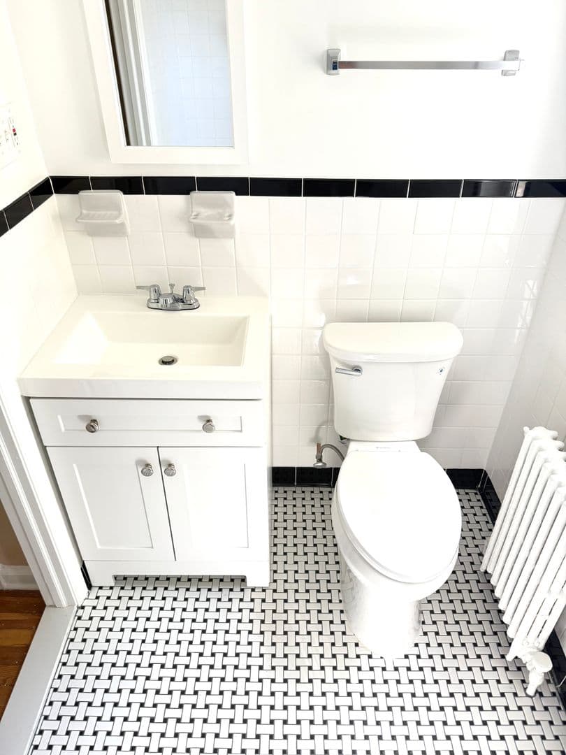 Brentwood Apartment: 4108 40th St.
