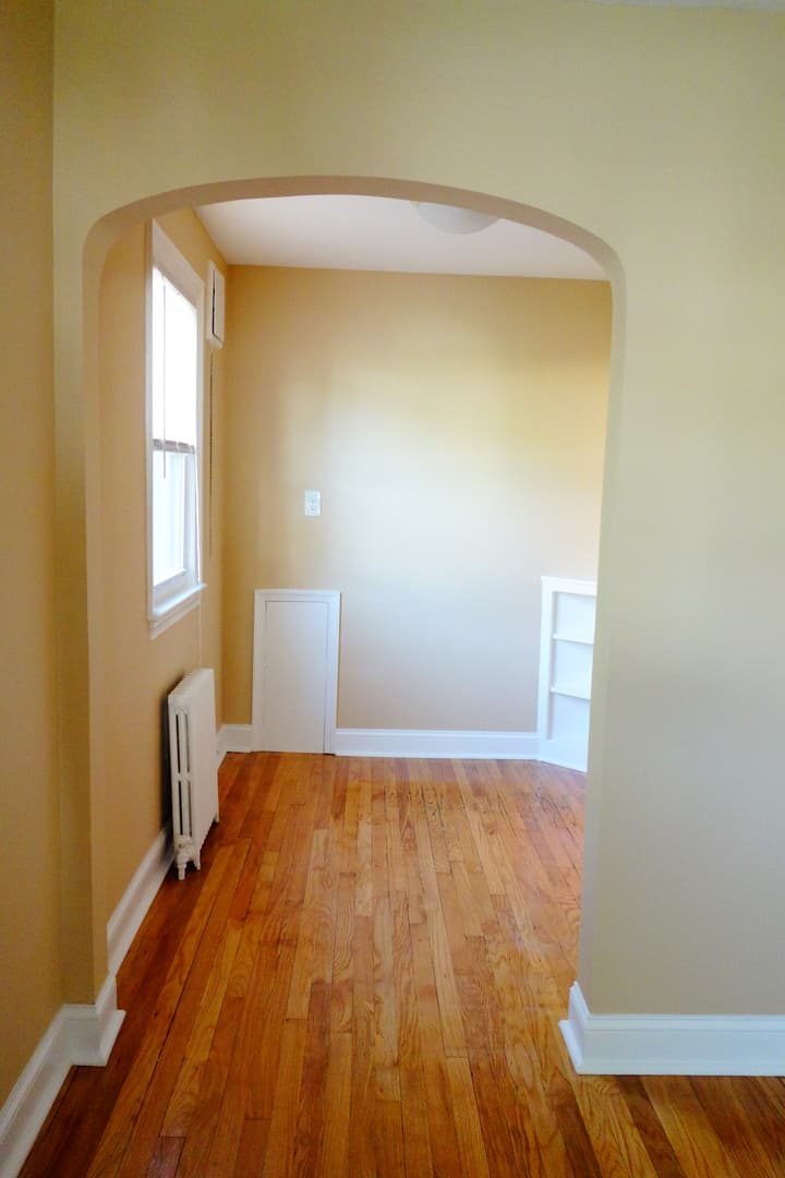 Takoma Park Apartment: 8105 Greenwood Ave