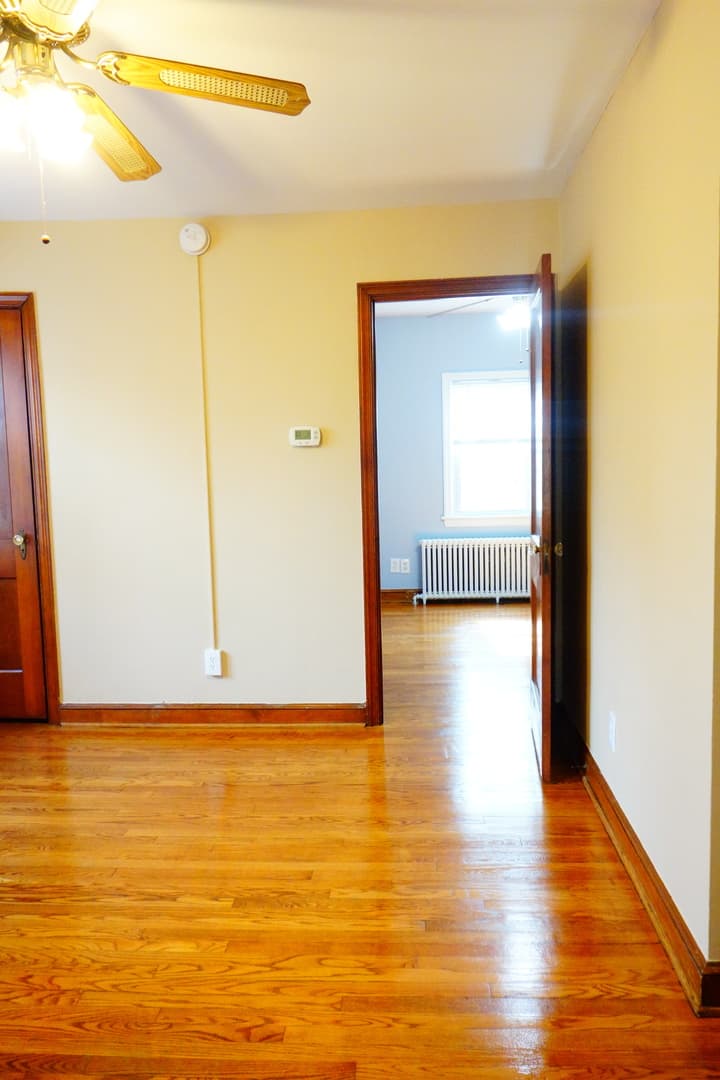 Takoma Park Apartment: 806 Houston Ave