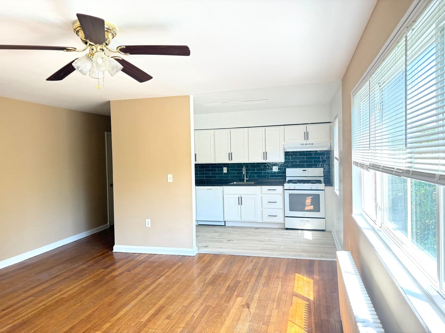 Brentwood Apartment: 4108 40th St.