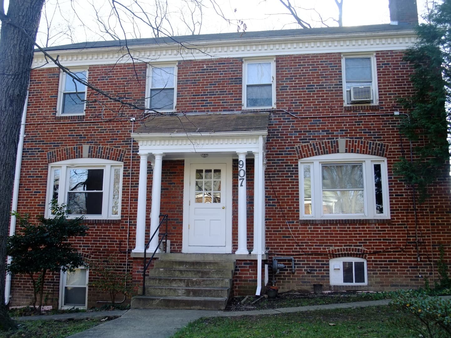 Takoma Park Apartment: 907 Wabash Ave