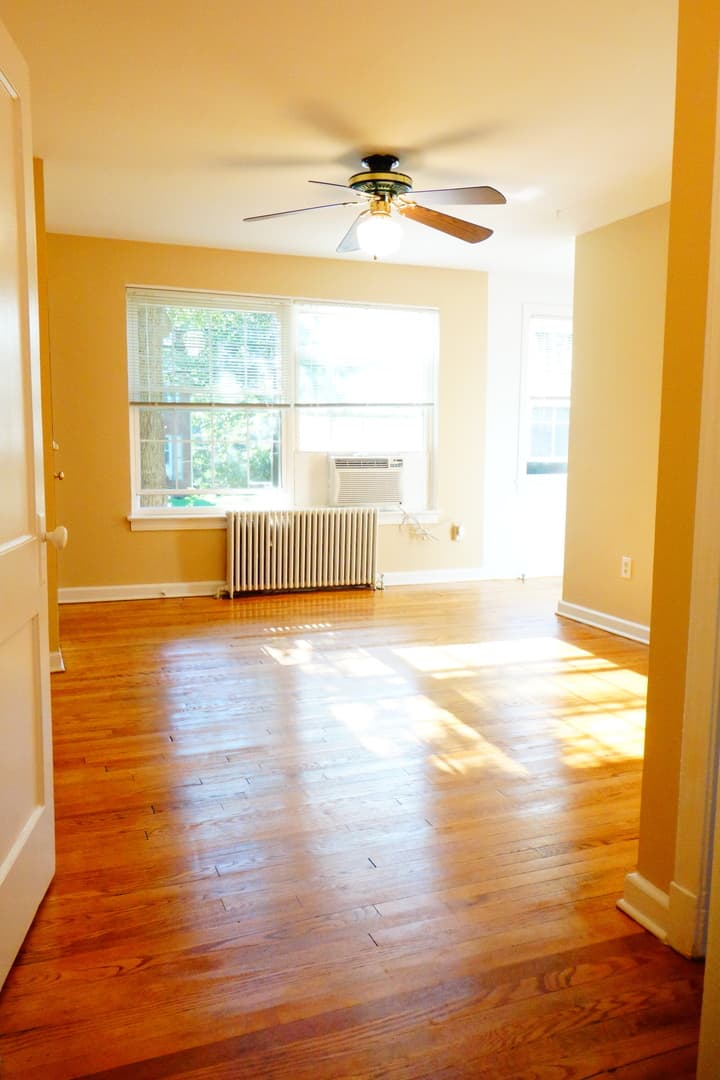 Takoma Park Apartment: 8400 Greenwood Ave
