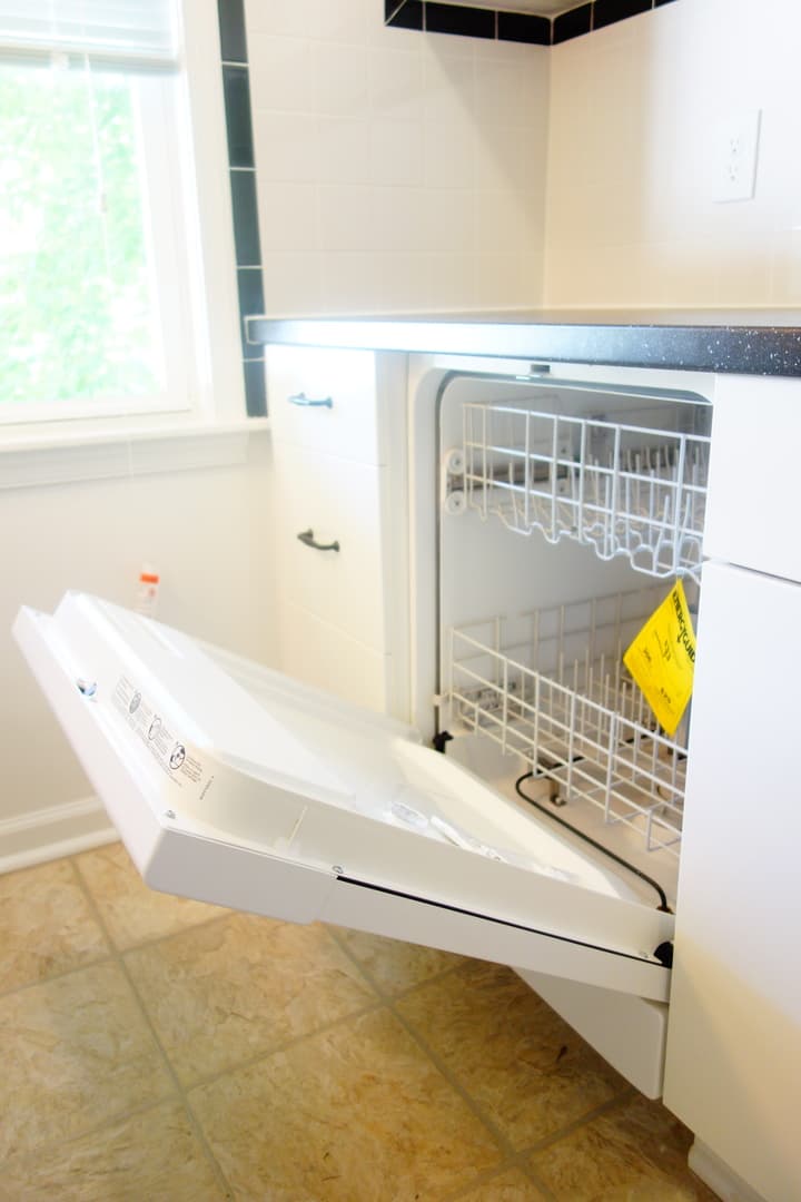 Takoma Park Apartment: 8401 Flower Ave