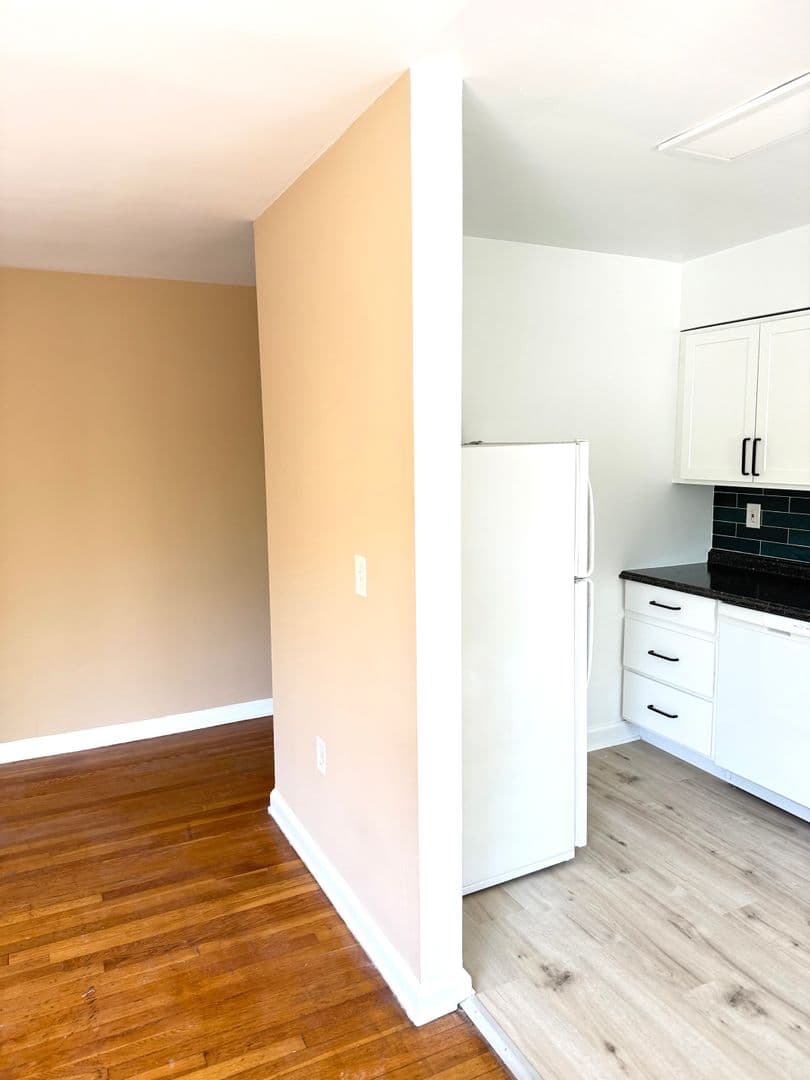Brentwood Apartment: 4108 40th St.
