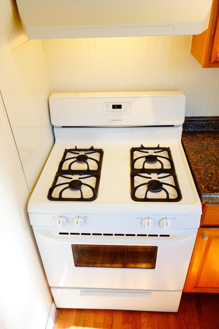 Takoma Park Apartment: 8400 Greenwood Ave