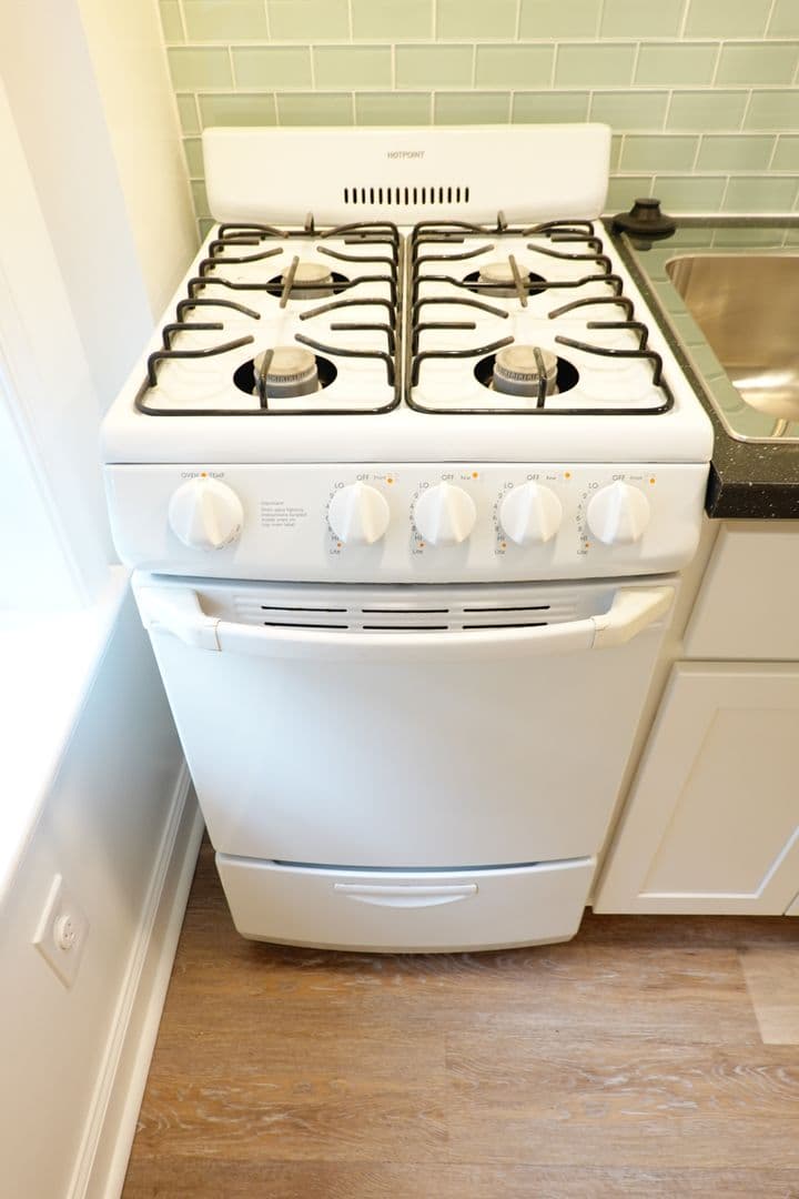Takoma Park Apartment: 8220 Greenwood Ave