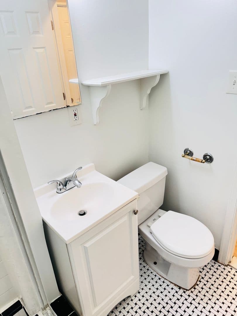 Silver Spring Apartment: 8715 Plymouth St