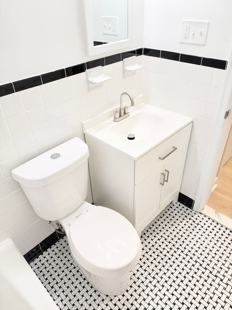 Silver Spring Apartment: 8807 Plymouth St