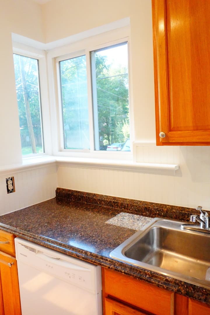 Takoma Park Apartment: 8400 Greenwood Ave