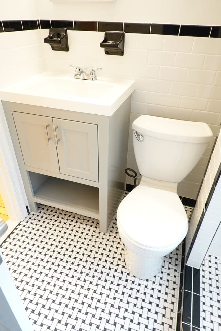 Takoma Park Apartment: 8220 Greenwood Ave