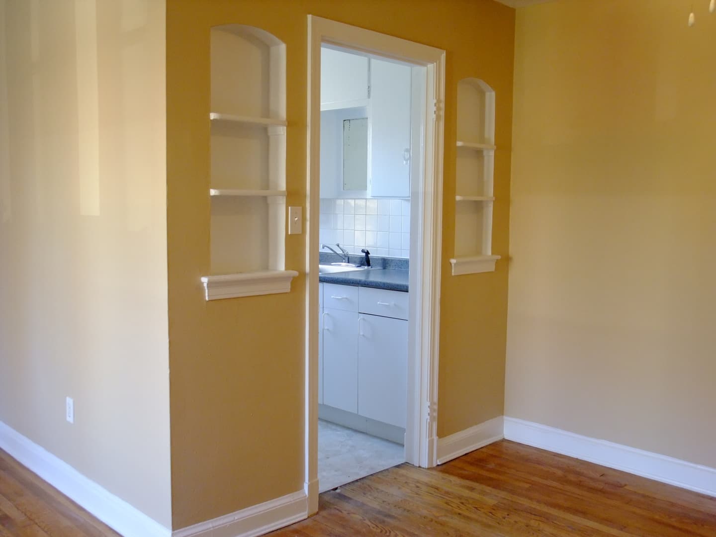 Takoma Park Apartment: 907 Wabash Ave