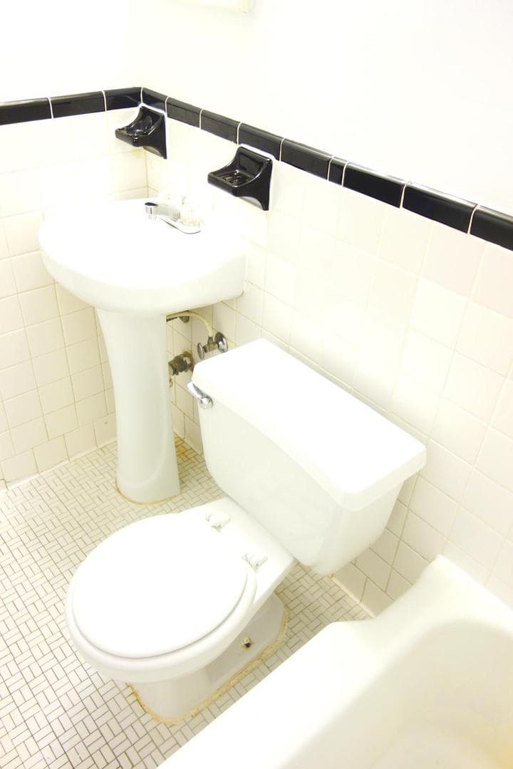 Takoma Park Apartment: 8409 Greenwood Ave
