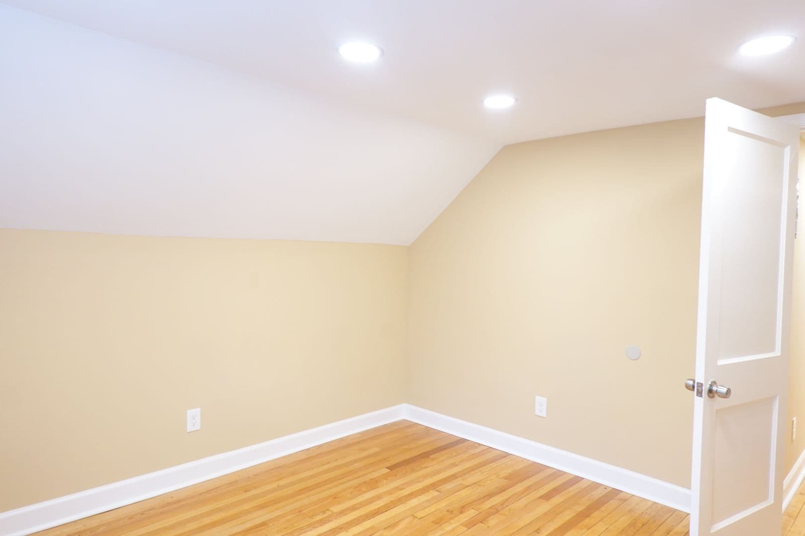Takoma Park Apartment: 8220 Greenwood Ave