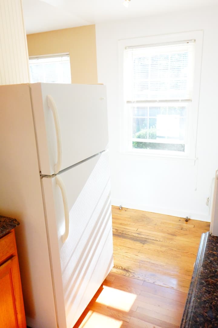 Takoma Park Apartment: 8400 Greenwood Ave