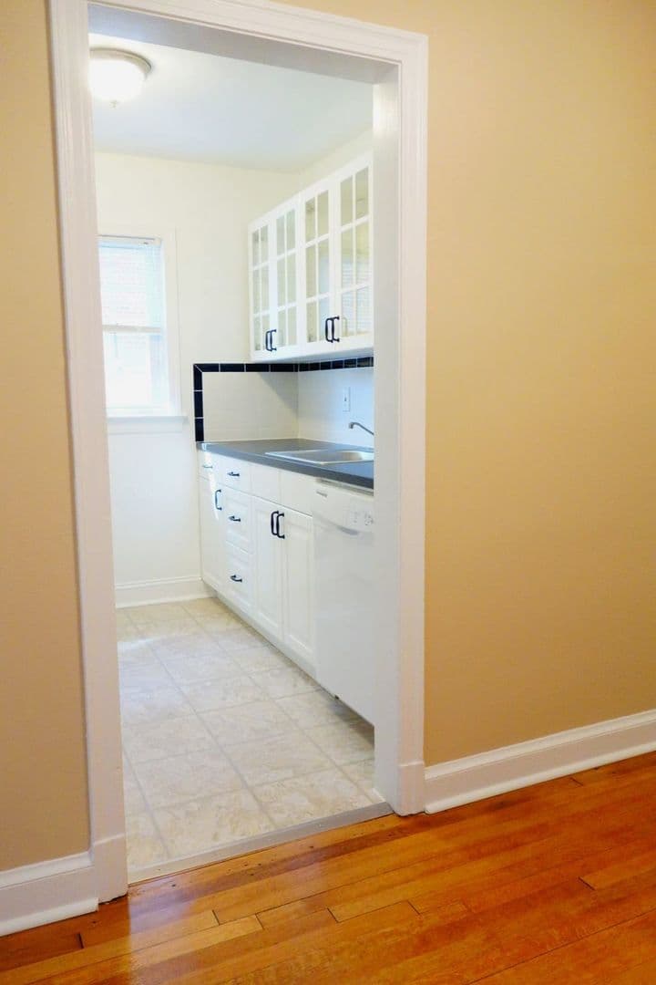 Takoma Park Apartment: 8404 Greenwood Ave