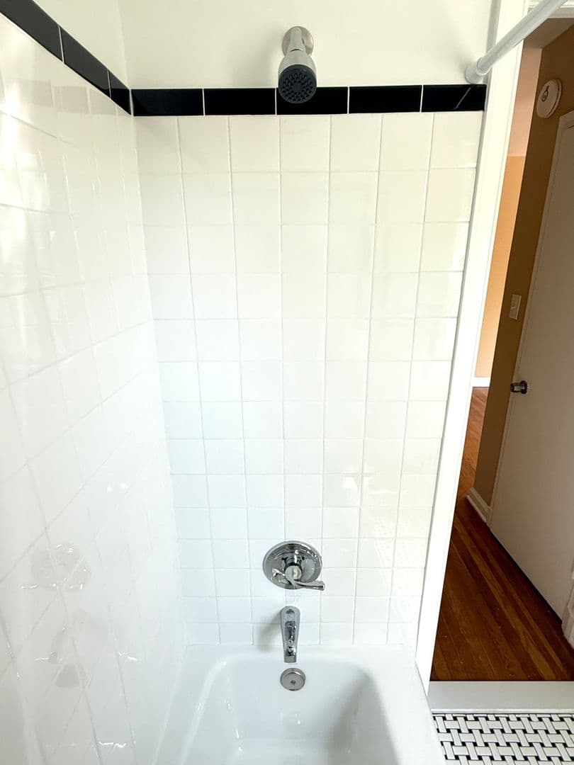 Brentwood Apartment: 4108 40th St.