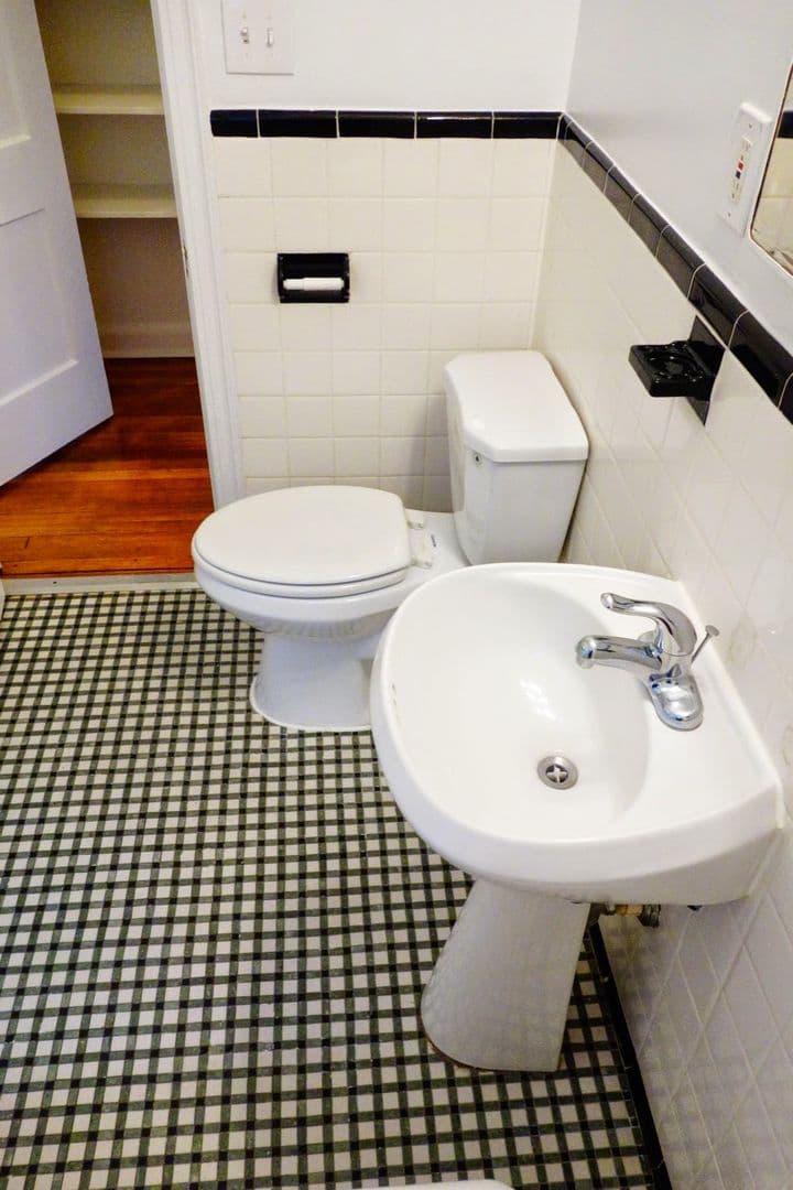 Takoma Park Apartment: 8404 Greenwood Ave