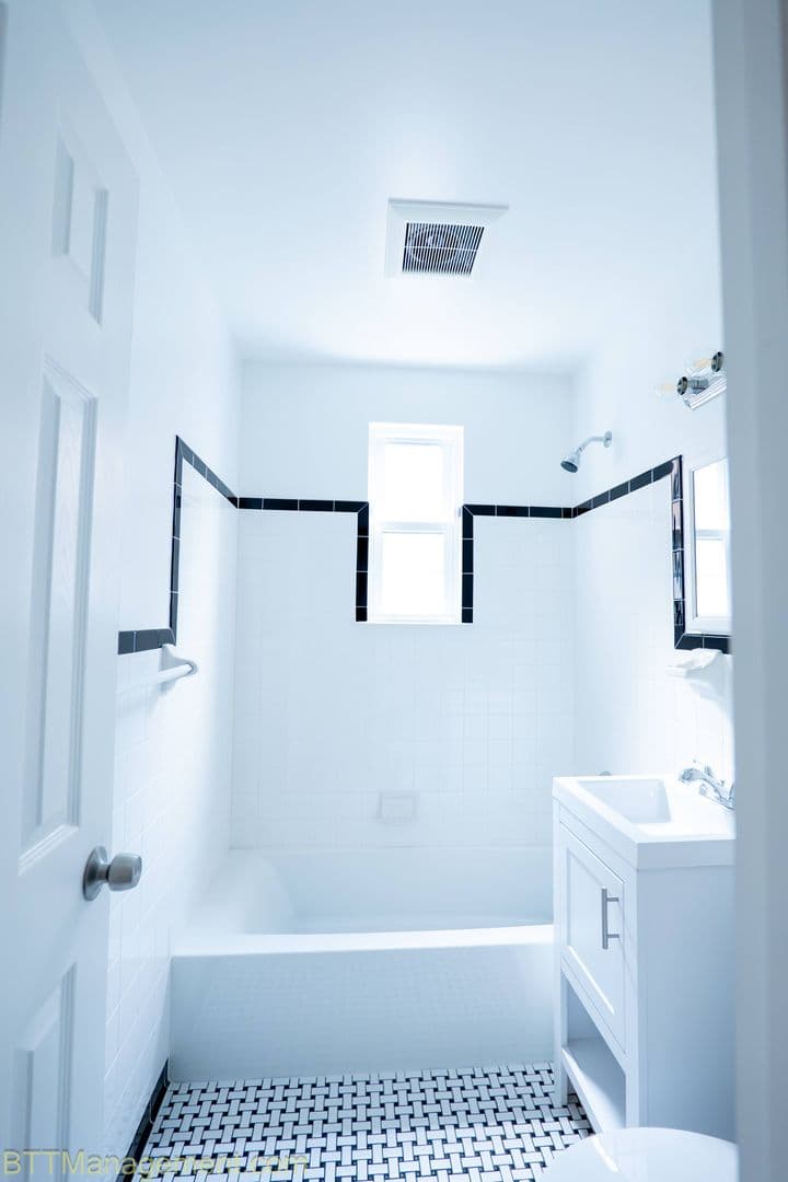 Silver Spring Apartment: 8805 Plymouth St