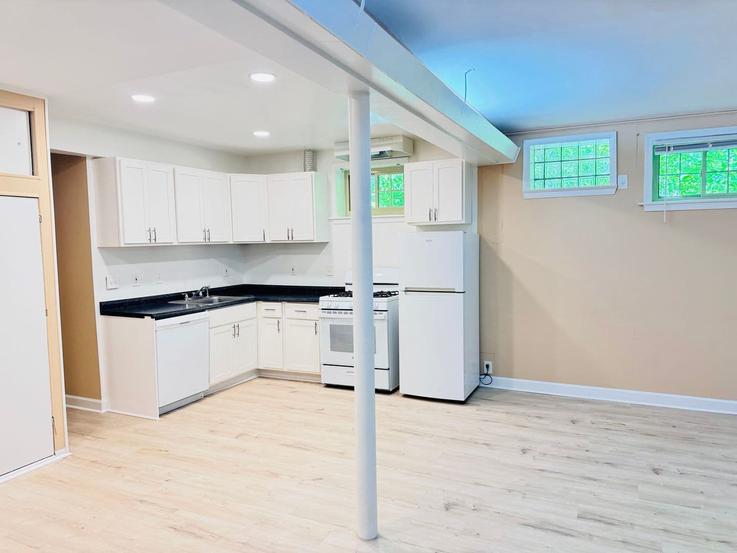 Silver Spring Apartment: 8715 Plymouth St
