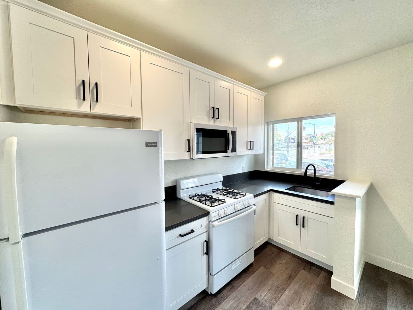 San Diego Apartment: 843 13th St