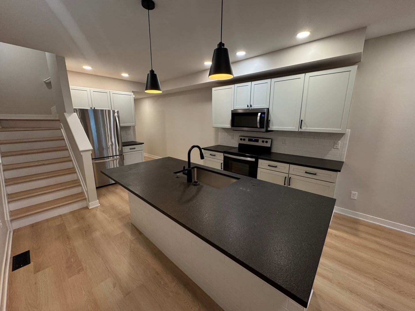 Columbus Apartment: 1234 & 1236 Summit St.