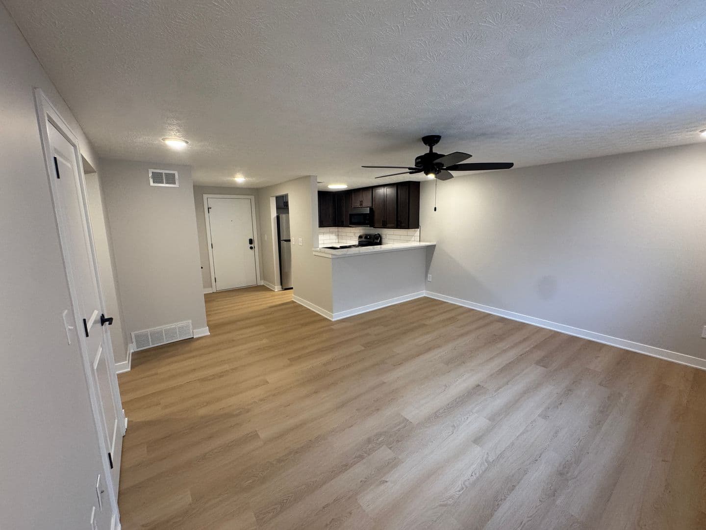Columbus Apartment: 130 W. Maynard Ave