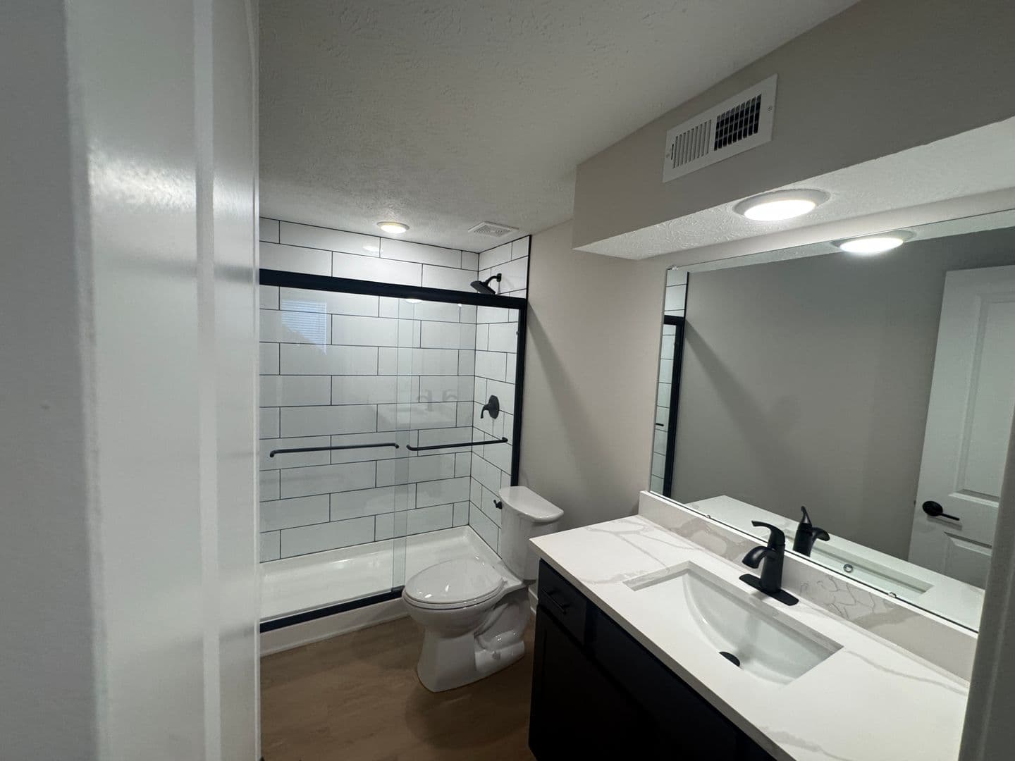 Columbus Apartment: 130 W. Maynard Ave