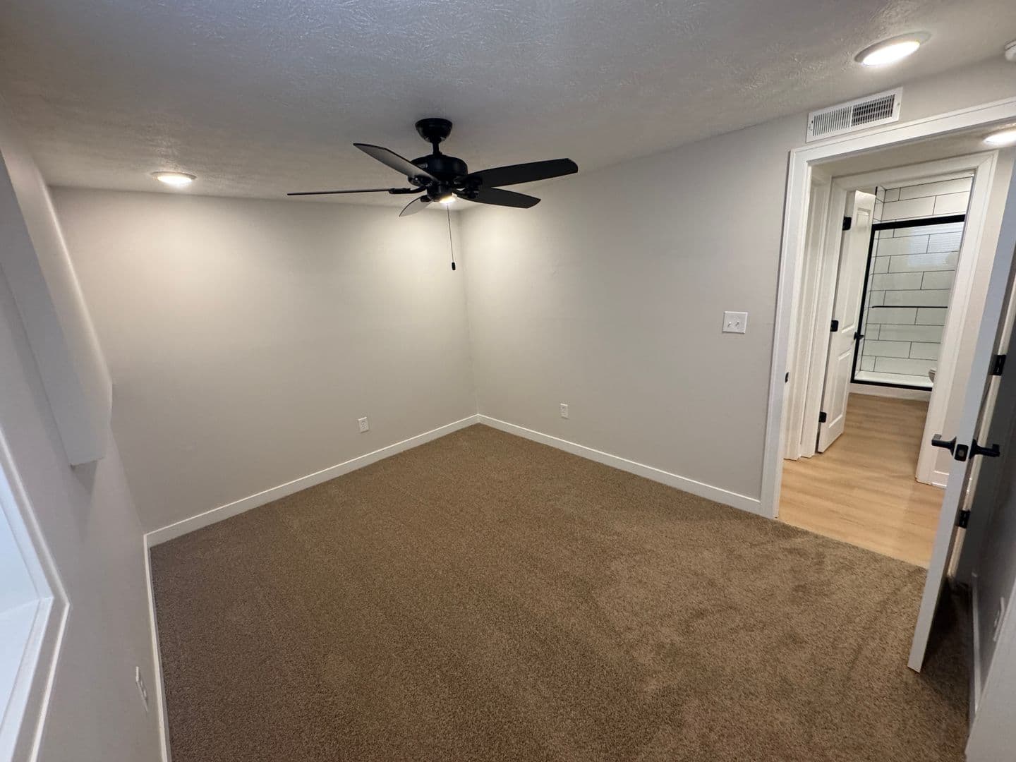 Columbus Apartment: 130 W. Maynard Ave