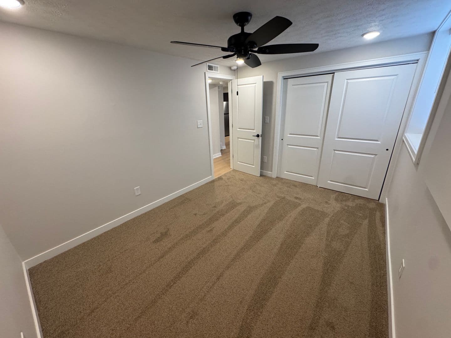 Columbus Apartment: 130 W. Maynard Ave